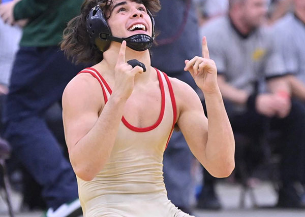 University High takes second in state in Class AAA wrestling, Luca Felix – FWA